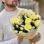 Ніжний букет з тюльпанами та ранункулюсами «Лимонний крем»