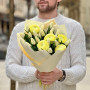 Ніжний букет з тюльпанами та ранункулюсами «Лимонний крем»