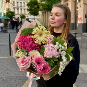 Кольоровий букет «Солодка малинка»