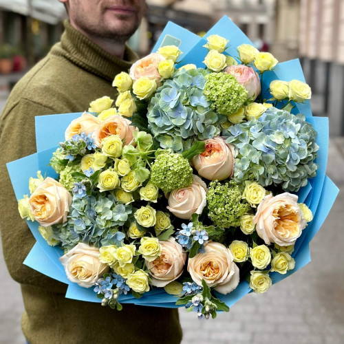 Життєрадісний світлий букет «Пробудження весни»