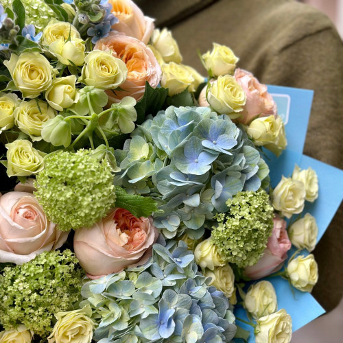 Життєрадісний світлий букет «Пробудження весни»