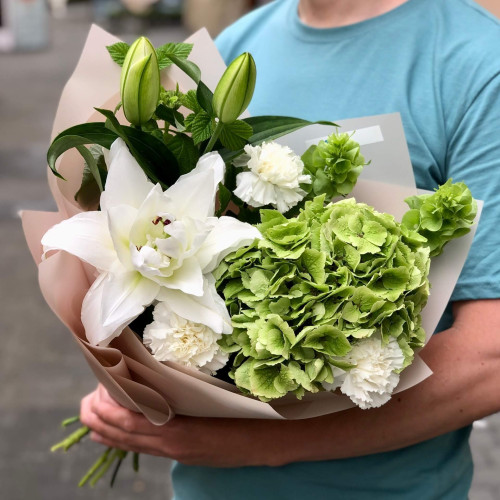 White and green bouquet «Emerald Aroma»