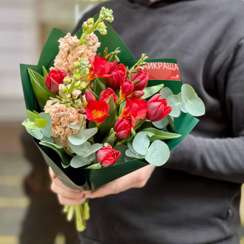 Яскравий букет з фрезіями «Коштовний аромат»