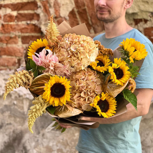 Shining bouquet with sunflowers «Golden Fantasy»