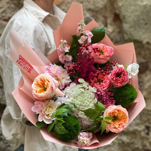 Цікавий контрастний букет «Літня вишиванка»