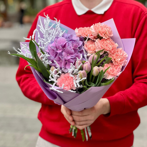 Цікавий букет з гортензією «Зимовий світанок»