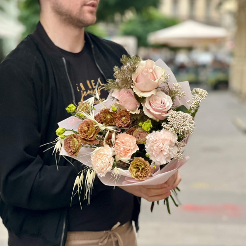 Пастельний букет з еустомою «Шоколадний пломбір»