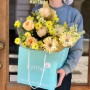 Сонячний теплий букет з піоновидною трояндою та герберами «Золота пісня»