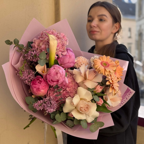 Яскравий букет із цікавих квітів «Французька пісня»