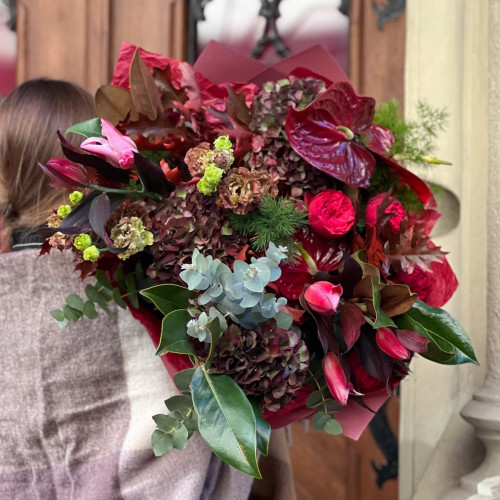 Розкішний букет у червоних відтінках «Рубінове танго»