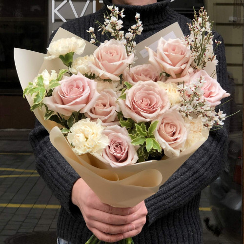 Sophisticated bouquet with Quicksand roses «Beige Harmony»