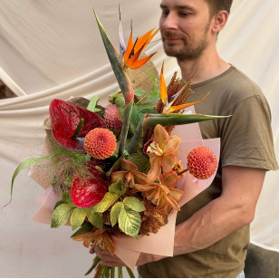 Екзотичний букет з цимбідіумом «Золота Марічка»