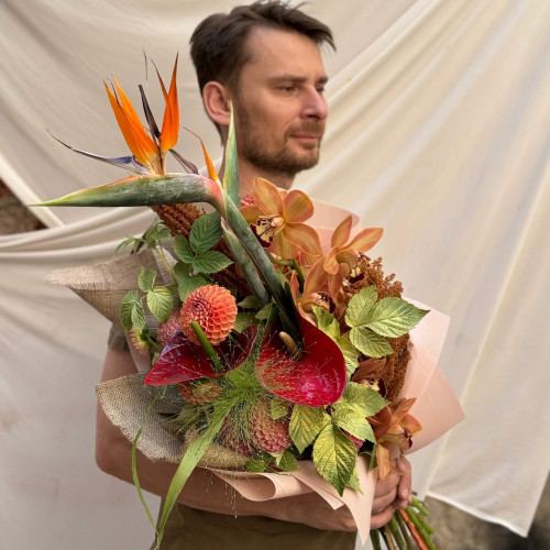 Екзотичний букет з цимбідіумом «Золота Марічка»