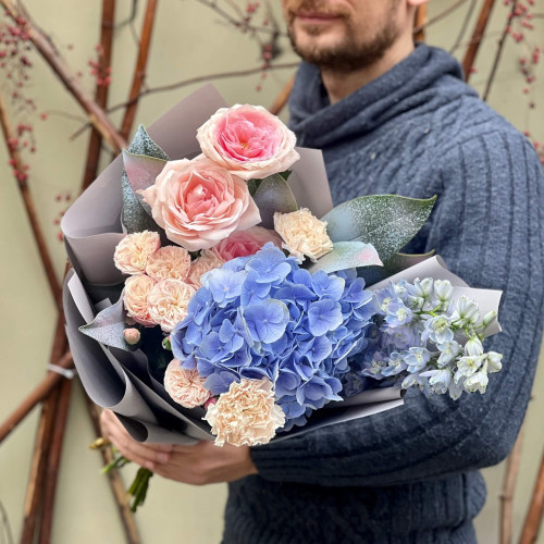 Акварельний букет з трояндами «Морозні барви»