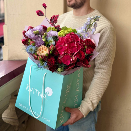 Вишневий букет з гортензією «Мамина черешенька»