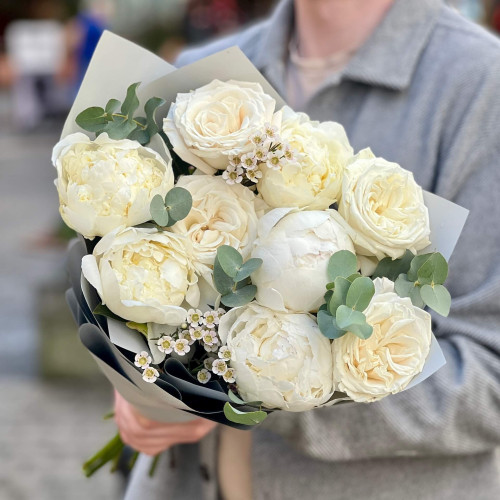Ніжний букет з півоніями «Чиста мрія»