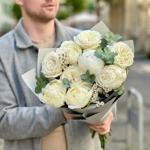 Ніжний букет з півоніями «Чиста мрія»