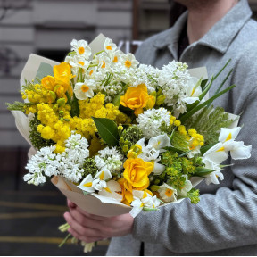 Пухнастий запашний букет з мімозою «Ароматні хмаринки»