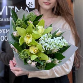 Світлий букет з ароматним бузком «Тропічна весна»