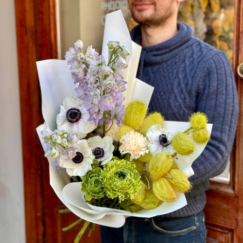 Light bouquet with delphinim and anemones «Blue-eyed dragon»