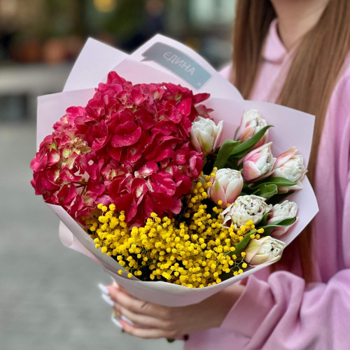 Fragrant bouquet with mimosa «Charming Oksana»