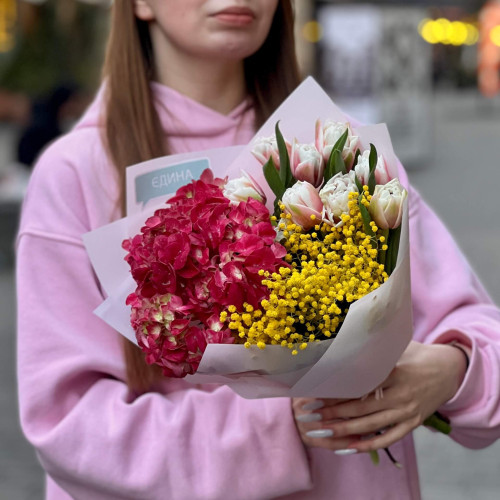 Fragrant bouquet with mimosa «Charming Oksana»