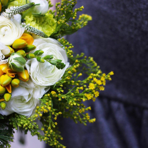 Summer bouquet with a light green shade