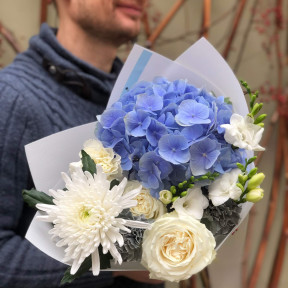 Світлий біло-блакитний букет «Радісна легкість»