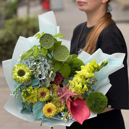 Цікавий букет із тропічним настроєм «Індійський танець»