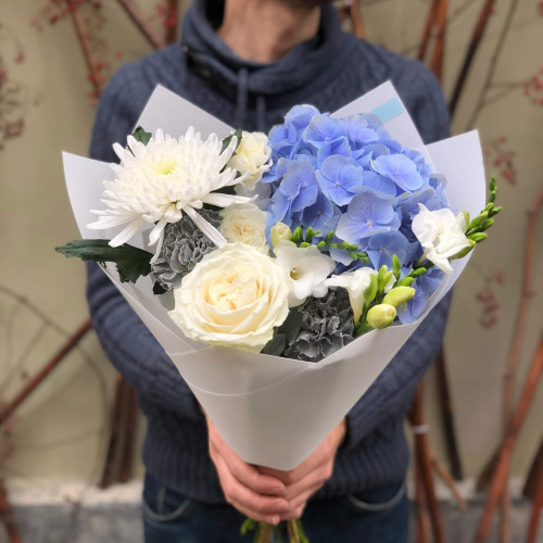 Світлий біло-блакитний букет «Радісна легкість»