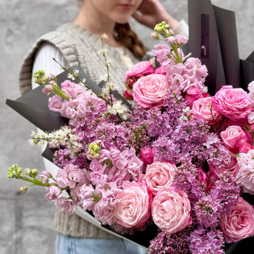 Пухнастий ароматний букет «Весняна фіалка»