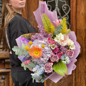 Яскравий різнобарвний букет «Веселкова заграва»