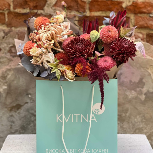 Осінній букет з хризантемами «Щедра Марія»