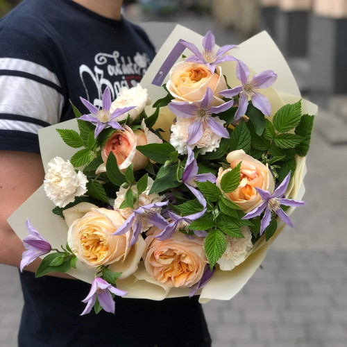 Романтичний садовий букет «Лавандові очі»