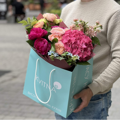 Соковитий букет з гортензією «Солодке варення»