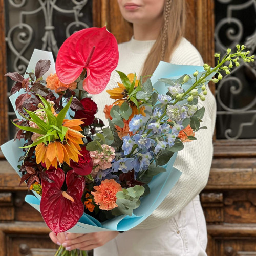 Яскравий букет з фрітілярією «Мелодія Флоренції»