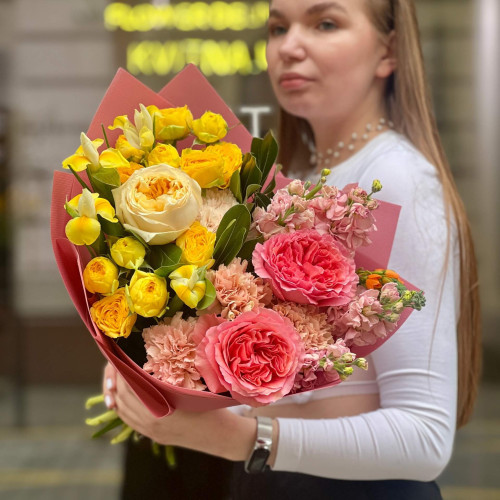 Цікавий барвистий букет «Яскраві моменти»