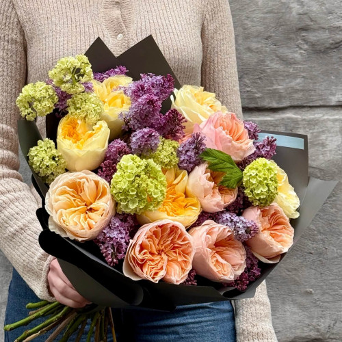 Букет с роскошными пионовидными розами Juliet и Antonia «Майский вечер»