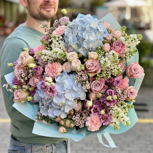 Розкішний букет з гортензіями та трояндами «Океан ніжності»