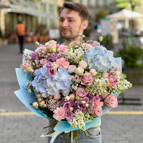 Розкішний букет з гортензіями та трояндами «Океан ніжності»
