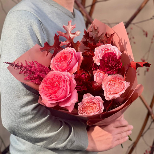 Яскравий букет з піоновидними трояндами Candy X-Pression «Солодка осінь»