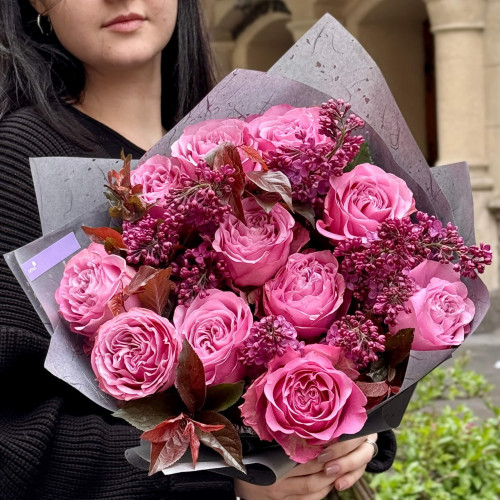 11 троянд Queens Crown у букеті «Аметистовий блиск»