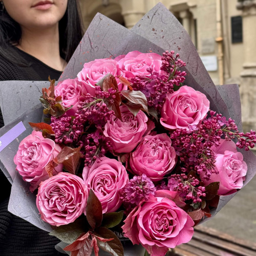 11 троянд Queens Crown у букеті «Аметистовий блиск»