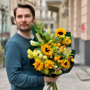 Яскравий букет з соняшниками та ліліями «Золотисте сяйво»