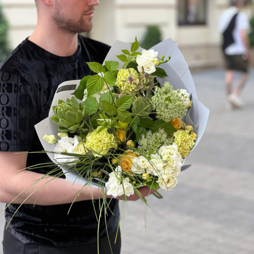 Букет у зелених відтінках із артишоком «Лаймове сонце»