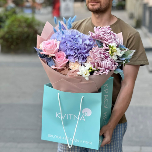 Пастельний букет з піоновидними трояндами «Вишукана Марія»