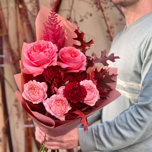 Яскравий букет з піоновидними трояндами Candy X-Pression «Солодка осінь»