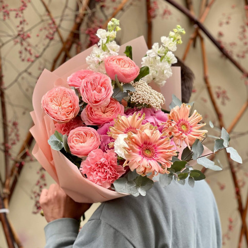 Цікавий букет з герберами «Абрикосовий зефір»