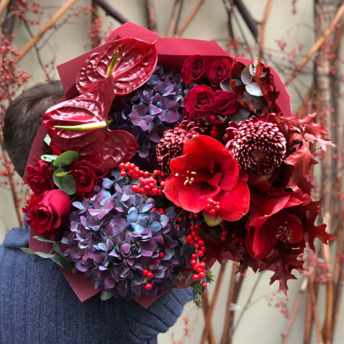 Контрастний букет у глибоких відтінках «Рубінова ніч»