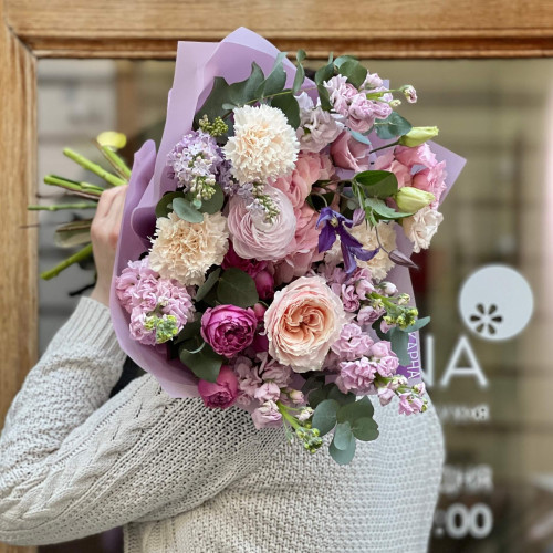 Вишуканий мереживний букет «Бузкова розкіш»